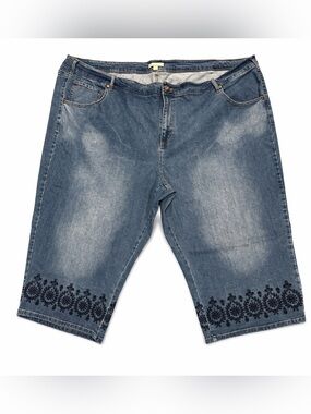 Woman Within Embroidered Capri Jeans 36W 🌸